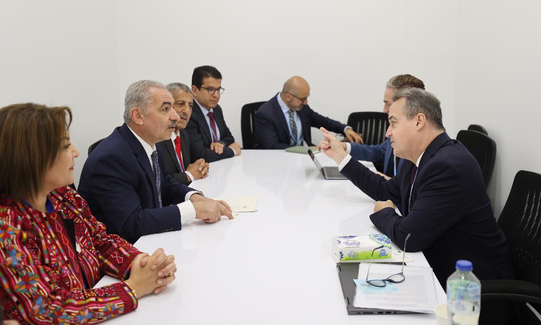 التقى المدير التنفيذي لصندوق المناخ الأخضر.. اشتية يدعو لدعم فلسطين في مشاريع بيئية-الحياة الجديدة