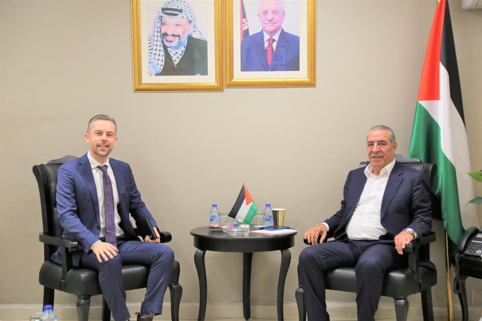 الشيخ يبحث مع ممثل استراليا لدى فلسطين آخر المستجدات السياسية-الحياة الجديدة