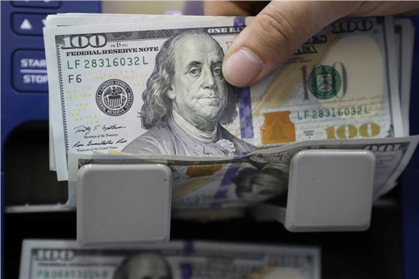 قفزة كبيرة بأسعار الدولار والوقود بلبنان بلبنان
