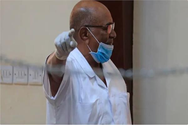 مصادر سودانية: نقل البشير من المستشفى إلى سجن كوبر