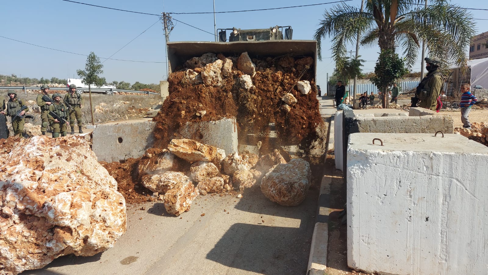 الاحتلال يغلق مداخل بلدة قصرة جنوب نابلس-الحياة الجديدة
