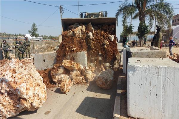 قوات الاحتلال تغلق مداخل بلدة قصرة جنوب نابلس بالضفة الغربية