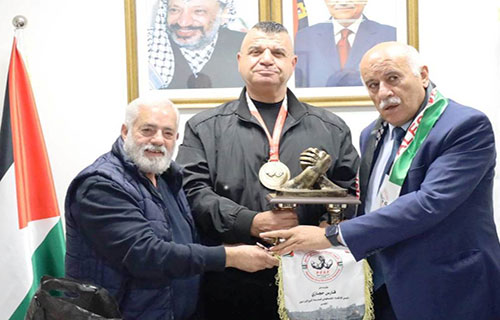 رئيس اللجنة الأولمبية يستقبل البطل زنبيل