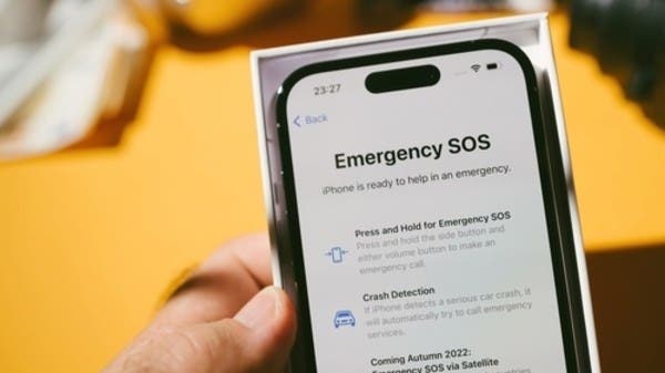 استغاثة عبر الأقمار.. طمأنة غريبة للأصدقاء من آيفون