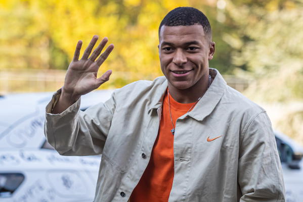 مبابي يتصدر قائمة أغلى 10 لاعبين في مونديال قطر 2022