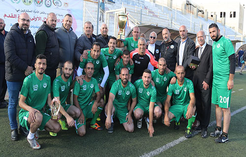 فريق الكرة في بلدية الخليل يتوج بكأس بطولة الاستقلال الأولى للبلديات