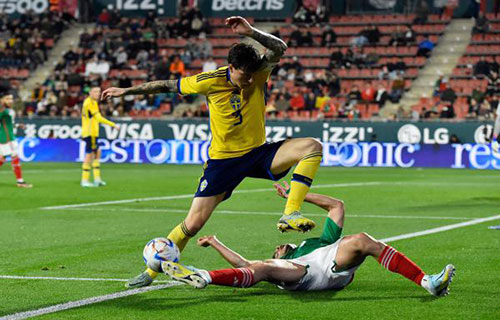 غانا تعبر سويسرا بهدفين والمكسيك تسقط أمام السويد