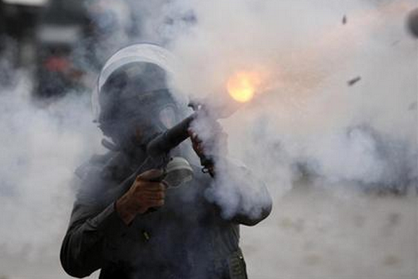 إصابات بالاختناق خلال مواجهات في مخيم العروب-الحياة الجديدة