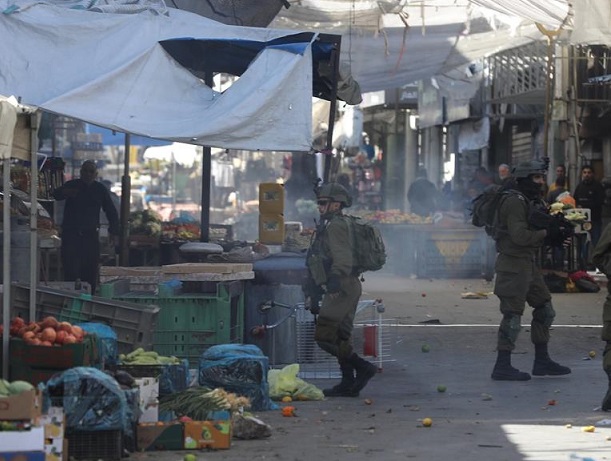 مواجهات وإصابات باعتداء للمستوطنين والاحتلال يعتقل شابين-الحياة الجديدة