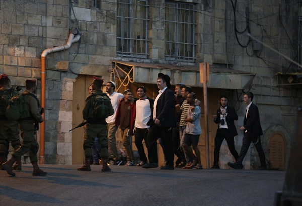 مستوطنون يهاجمون مسجدين في الخليل ويحطمون نوافذهما-الحياة الجديدة