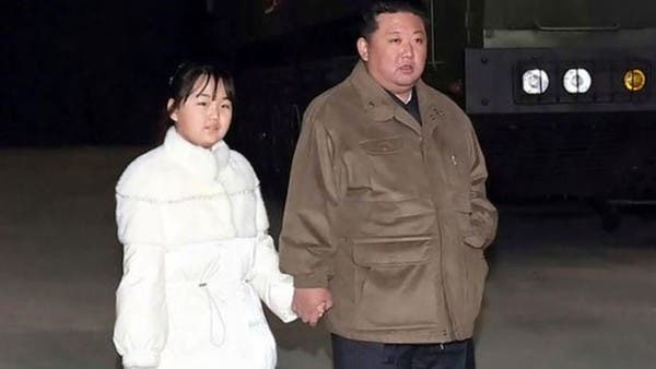 رسالة تخويف.. هذا سر ظهور ابنة كيم معه بين الصواريخ!
