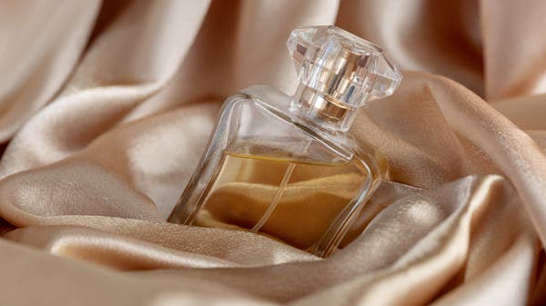 أمضينا العمر نحفظ العطور في المكان الخاطئ.. خبيرة تكشف