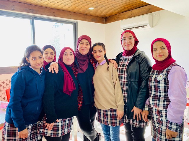 غنام تسلم أطفال مدرسة الصم سماعات طبية-الحياة الجديدة