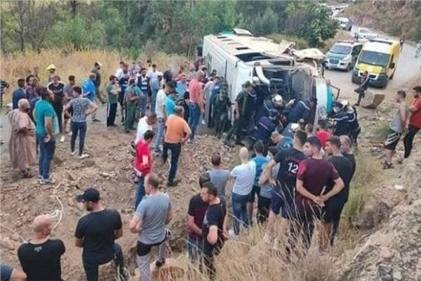 مصرع 11 وإصابة 43 في انقلاب حافلة شرقي المغرب