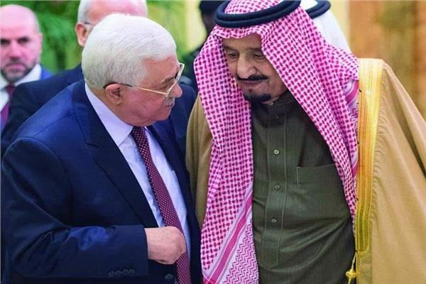 محمود عباس يهنئ الملك سلمان بفوز السعودية التاريخي على الأرجنتين بمونديال قطر