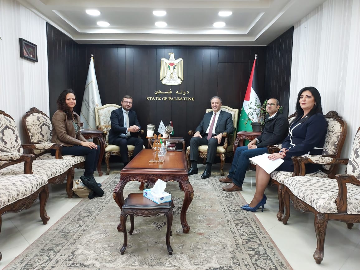 الوزير عساف يستقبل سفير الدنمارك لدى فلسطين-الحياة الجديدة