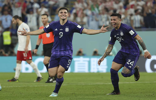 الارجنتين تتصدر بنقاط بولندا وميسي يهدر “جزائية”