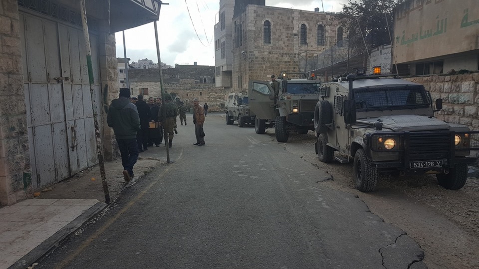 قوات الاحتلال تقتحم وتحاصر مدرسة ذكور تقوع الثانوية في بيت لحم-الحياة الجديدة