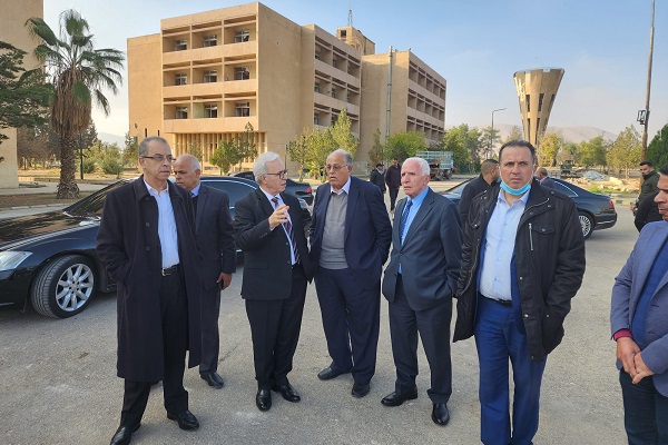 الأحمد وأبو زهري يتفقدان معهد فلسطين التقني والمهني التابع لأسر الشهداء-الحياة الجديدة
