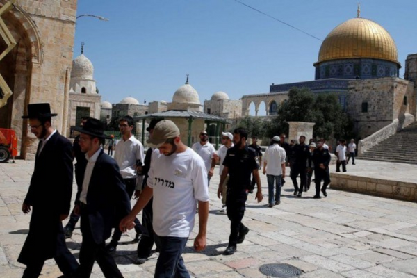 عشرات المستوطنين يقتحمون المسجد الأقصى-الحياة الجديدة