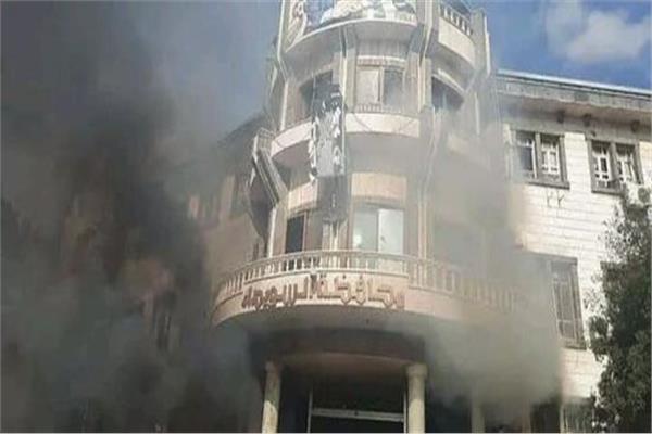عشرات الشبان يقتحمون مبنى محافظة السويداء ويحرقون الأضابير الرسمية