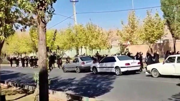 رغم قمع الاحتجاجات في إيران.. مهسا أميني تنتصر على شرطة الأخلاق من قبرها