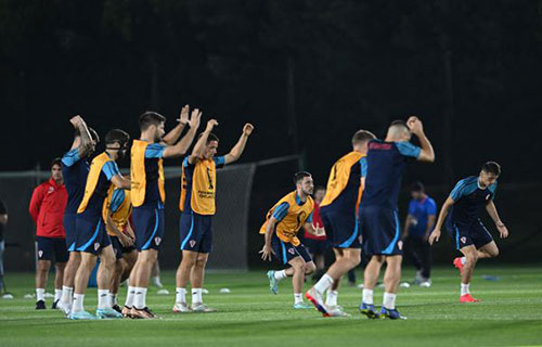 “الساموراي الأزرق” في مواجهة كرواتيا مودريتش متسلحاً بالروح القتالية