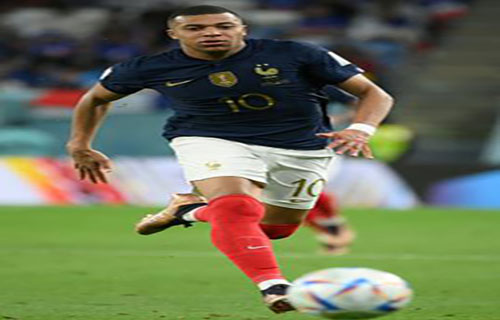 صراع ذوي الأقدام الذهبية بين مبابي وميسي ونيمار يبدأ اليوم