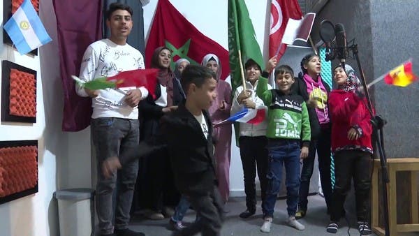 كأس عالم من الطين.. العربية تزور مخيم لاجئين في لبنان هز أطفاله التواصل