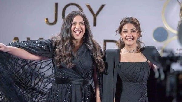 هل إيمي حامل؟.. دنيا سمير غانم تملك سراً وتخفيه!