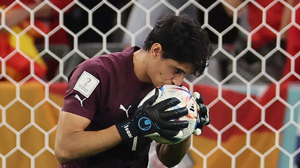 “ليست مشكلتي”.. الحارس المغربي بونو يأسر قلوب العرب بتصرف مثير