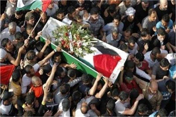 إصابة فلسطيني بالرصاص الحي في مواجهات مع القوات الإسرائيلية
