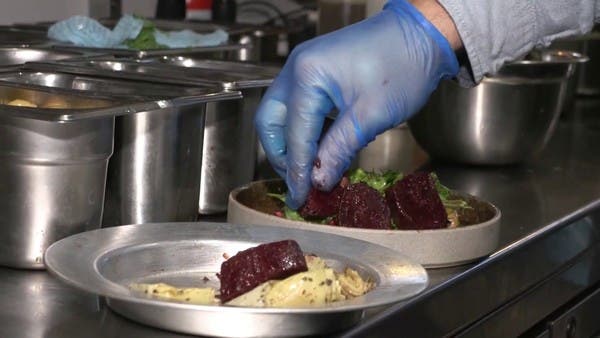 ناشطة إنسانية تطلق مبادرة لدعم المحتجين في إيران عبر الطبخ