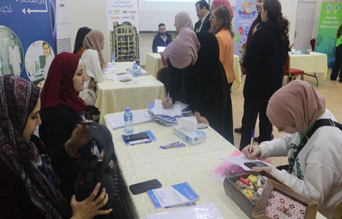 “العمل” و”الدراسات النسوية” ينظمان يوم توظيف للخريجين