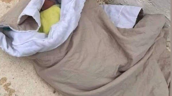 حدث في تونس.. سحب رضيعة عمرها ساعة من مكب نفايات ودفّاها بمعطفه