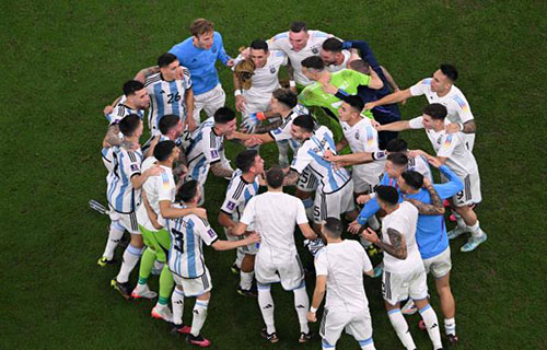 الأرجنتين تطير للنهائي بأداء مثالي