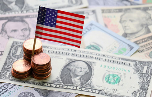 تباطؤ يفوق المتوقع للتضخم الأميركي يصعد بالذهب والأسهم على حساب الدولار