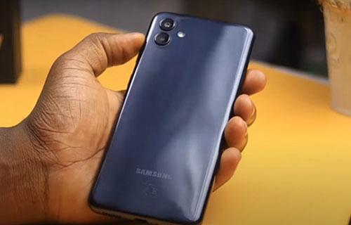 هاتف من سامسونغ سعره نحو 100 يورو