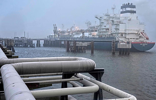 ألمانيا تدشن أول وحدة عائمة لاستقبال الغاز المسال