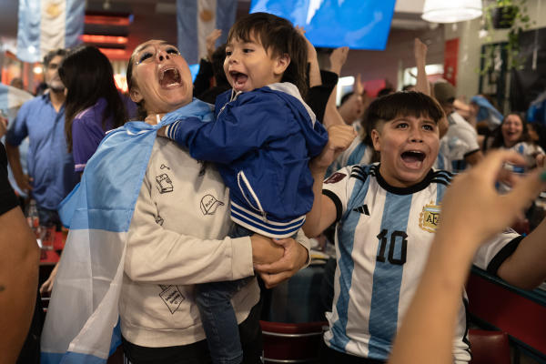 ملايين الأرجنتينيين يحتفلون بالذهب