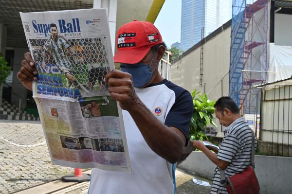  الصحافة الدولية تحتفي بالخارق ميسي وتواسي مبابي “المذهل”