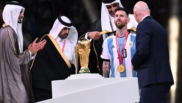 هذه تفاصيل بشت “ميسي” خلال تتويج منتخبه بكأس العالم