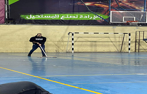 لاعبو أرثوذكسي بيت ساحور السلويين يبادرون إلى تنظيف صالة ماجد أسعد
