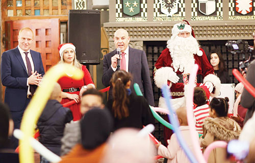 بنك القدس يوزع هدايا على أطفال مرضى وأيتام بمناسبة أعياد الميلاد