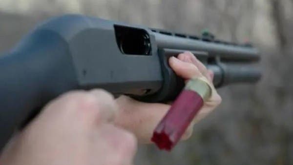 الأردن يستفيق على جريمة بشعة.. مراهقة تقتل والدها وشقيقيها بسلاح ناري