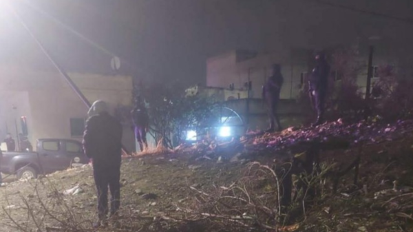 سلاح ناري وساطور.. تفاصيل صادمة بجريمة قتل مراهقة لأبيها وشقيقيها بالأردن