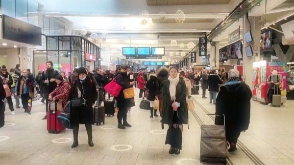 إضرابات قطاع النقل في فرنسا تهدد المسافرين خلال عيد الميلاد