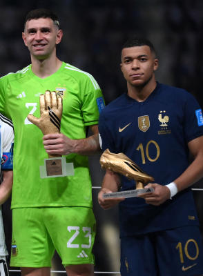 وزيرة الرياضة الفرنسية تنتقد طريقة احتفالات الأرجنتينيين بكأس العالم