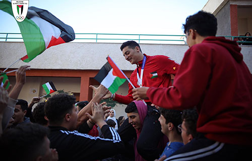 مدرسة بكالوريا الرواد تحتفي ببطلها بشارات المتوج بذهبية آسيا للكاراتيه