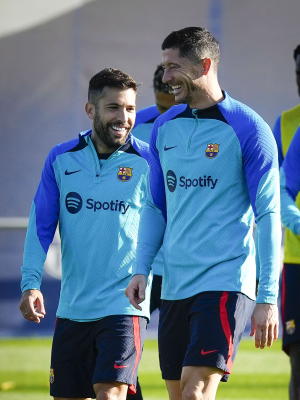 ليفاندوفسكي يرشح ميسي لجائزة الكرة الذهبية